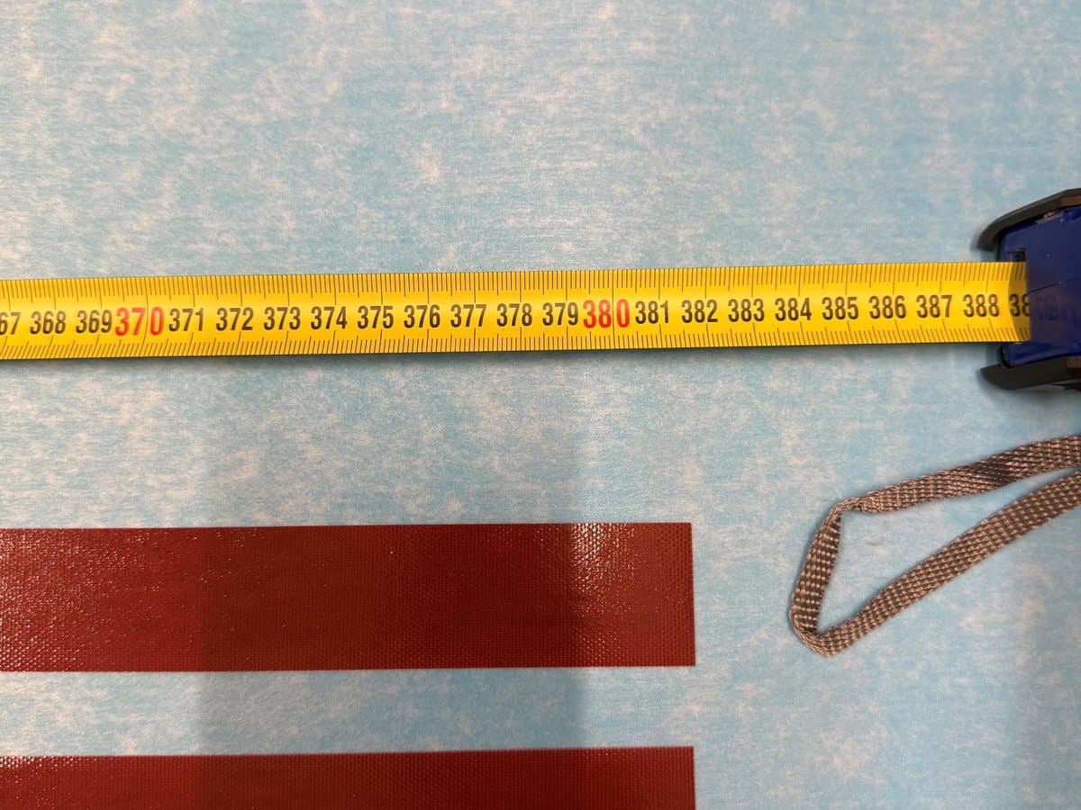Kühlschlitze im Detail, der Zollstock steht bei 3,80 Metern